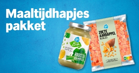 Maaltijdhapjes pakket met AH Bio broccoli stamppot en AH zoete aardappelblokjes op een blauwe achtergrond.