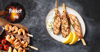 Gegrilde visspiesjes en garnaalspiesjes met citroen en saus, Pakket vis promotie.