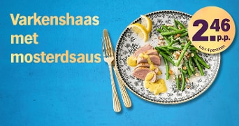 Varkenshaas met mosterdsaus geserveerd met sperziebonen en citroen op een sierlijk bord, prijs 2,46 euro per persoon voor 4 personen