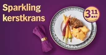 Feestelijk bord met gekleurde wortels, vlees en stervormige aardappelkroketten met de tekst 'Sparkling kerstkrans' en prijsinformatie op een paarse achtergrond