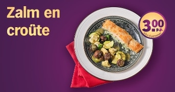 Zalm en croûte met groenten op een wit bord, prijsindicatie 3 euro per persoon