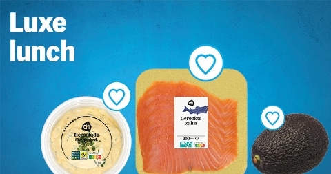 Luxe lunch met AH Eiersalade met mosterd, gerookte zalm en avocado.