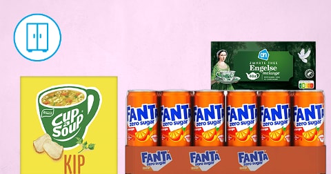Knorr Cup-a-Soup kip, Fanta Zero Sugar blikjes en Albert Heijn Zwarte Thee Engelse Melange in een schap