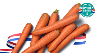 Bospeen wortelen met het Beter Voor Natuur & Boer keurmerk van Albert Heijn, afgebeeld met een Nederlandse vlag op de achtergrond.