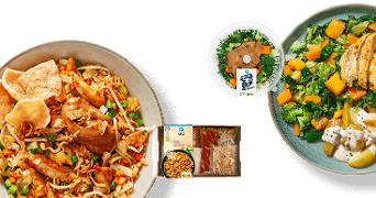 Verschillende kant-en-klare maaltijden van Albert Heijn, waaronder nasi, maaltijdsalade kip en groente, gepresenteerd in schaaltjes en verpakkingen