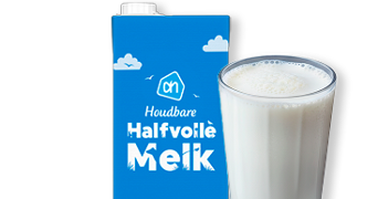 Pak AH houdbare halfvolle melk en een vol glas melk