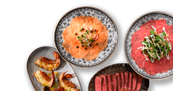 Borden opgemaakt in kerstsfeer met carpaccio, zalm, biefstuk en vis