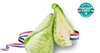 Spitskool, een hele en een gehalveerde, met Beter voor Natuur & Boer keurmerk en een lint in Nederlandse kleuren