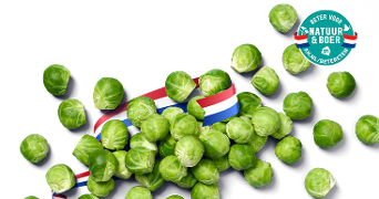 Sperziebonen met een lint in de kleuren van de Nederlandse vlag en een logo met de tekst 'Beter voor Natuur & Boer' van Albert Heijn