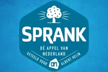 Blauw embleem met een witte boom en de tekst "Sprank, dé appel van Nederland, geteeld voor Albert Heijn".