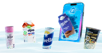 Producten van Albert Heijn, waaronder Lenor parfumkorrels, Alpro Mild & Creamy, Rivella frisdrank, Milka Chocolate Milk en Samyang Chicken Noodles, gepresenteerd op een ijsachtig oppervlak voor een smartphone met Albert Heijn app op het scherm.
