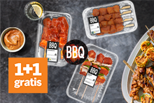 1+1 gratis BBQ vlees aanbieding van Albert Heijn, met diverse gemarineerde vleesspiesen.