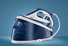 Stoomstrijkijzer van het merk Braun op een blauwe achtergrond