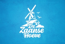 Logo van De Zaanse Hoeve met afbeelding van een windmolen, vogels en wolken op een blauwe achtergrond.