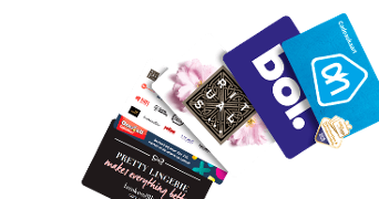 Verschillende cadeaukaarten, waaronder Albert Heijn, bol.com en One4all, verspreid in een waaier.