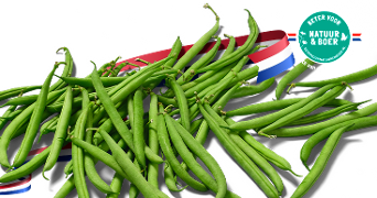 Verse Hollandse sperziebonen met keurmerken ‘Vers Garantie’ en ‘Beter voor Natuur & Boer’ op de achtergrond van een Nederlandse vlag.