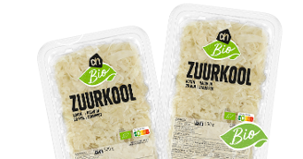 Twee verpakkingen AH Biologisch zuurkool, elk 500 gram, met het EU-biologisch keurmerk en voedingswaarden op de verpakking.