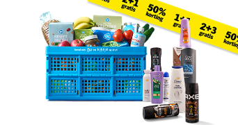 Blauwe boodschappenkrat gevuld met diverse Albert Heijn producten zoals fruit, brood en crackers, omringd door verzorgingsproducten van merken als Dove, AXE en Andrelon. Op de achtergrond zijn gele banners zichtbaar met kortingsacties zoals “1+1 gratis”, “2+3 gratis” en “50% korting”.