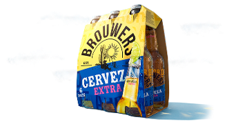 Zes-pack Brouwers Cerveza Extra bierflesjes in kartonnen verpakking, met gele en blauwe opdruk.