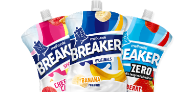 Drie zakjes Melkunie Breaker yoghurt in de smaken kers, banaan en aardbei.