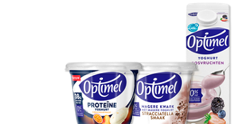 Optimel zuivelproducten assortiment met proteïne yoghurt, stracciatella magere kwark en bosvruchten yoghurt