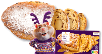 Albert Heijn Excellent feeststol met poedersuiker, gesneden, getoond met promotiekarakter Hamsters in kersttrui en productverpakking