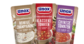 Drie zakken Unox soep: romige champignonsoep, klassieke tomatensoep en Chinese tomatensoep.