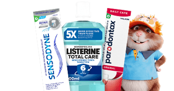 Tandverzorgingsproducten van de merken Sensodyne, Listerine en Parodontax, naast een glimlachende animatiehamster in Albert Heijn kleding.