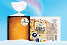 Twee broden van Albert Heijn tegen een blauwe achtergrond, waaronder een wit busbrood en een verpakking Fijn Turks flatbread.