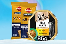 Pedigree Dentastix hondensnacks en Sheba Mini Filets kattenvoer met kip en kalkoen, verpakkingen naast elkaar