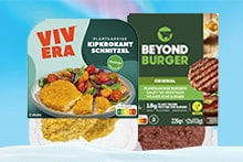 Plantaardige vleesvervangers van de merken Vivera en Beyond Burger verpakt in supermarktkoeling.
