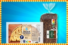 Volkoren flatbread en een volkoren brood van Albert Heijn op een blauwe achtergrond met lichtgevende rand.