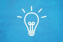 Ingetekende witte gloeilamp op een blauwe achtergrond