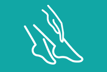 Witte lijntekening van handen die gewassen worden op een groene achtergrond.