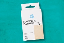 Albert Heijn elastische pleisters verpakking op een turquoise achtergrond