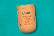 Care vitamine B12 1000 µg pot op turquoise achtergrond