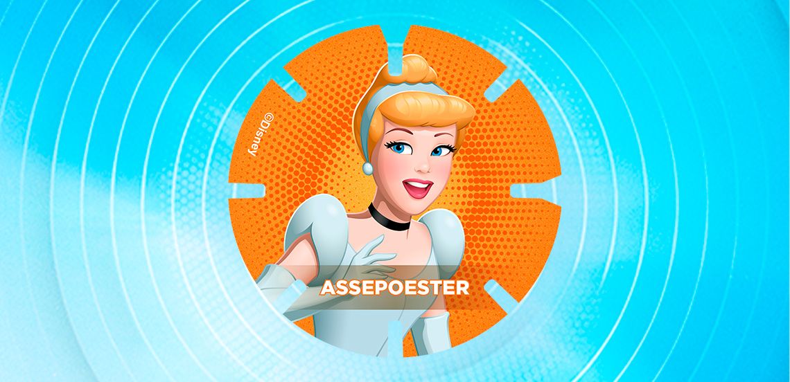 Afbeelding van Disney-prinses Assepoester op een oranje achtergrond met haar naam in het midden, omringd door een blauwe, cirkelvormige rand.