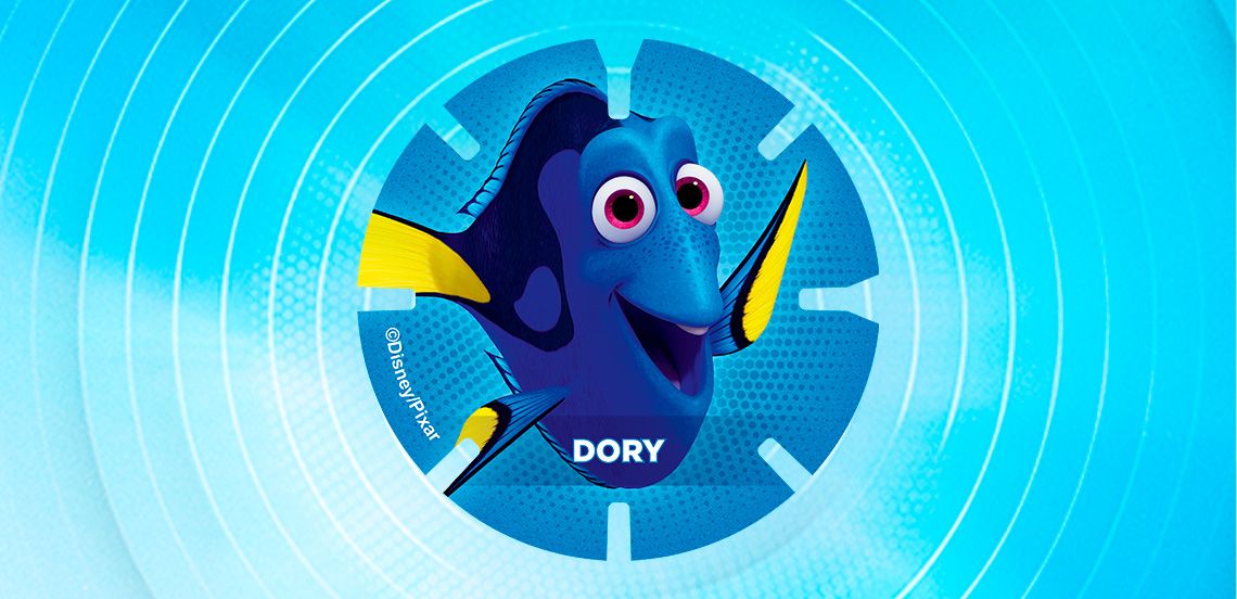 Illustratie van Dory, het blauwe visje uit Disney Pixar's Finding Nemo, op een blauwe achtergrond met cirkelpatroon.