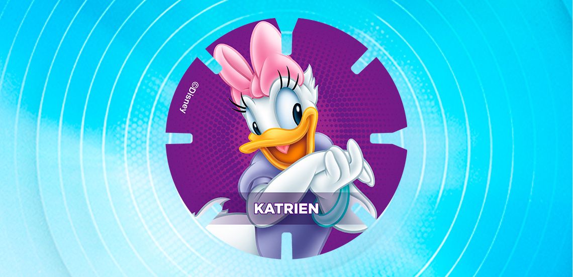 Katrien Duck van Disney op een paarse achtergrond, met haar naam in het midden, omringd door blauwe cirkels.
