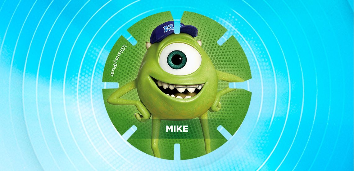 Groene eenogige Pixar-figuur Mike uit Monsters, Inc. met blauwe pet en glimlach, op een ronde groene achtergrond met zijn naam in witte letters.