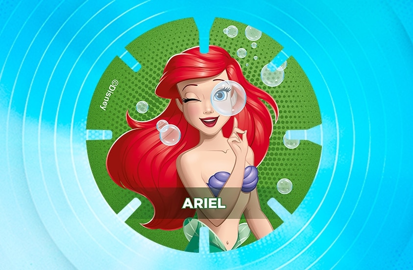 Afbeelding van Disney-personage Ariël uit De Kleine Zeemeermin met rode haren, omringd door luchtbellen, op een groene disc met haar naam "Ariel" in het midden.
