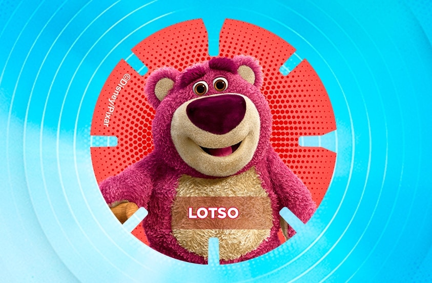 Afbeelding van Lotso, het roze beer-personage uit Disney Pixar's Toy Story, tegen een roodblauwe achtergrond.