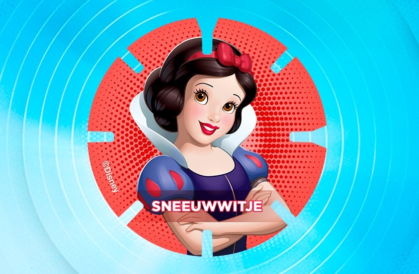 Afbeelding van Disney's Sneeuwwitje met gekruiste armen op een rode en blauwe achtergrond.