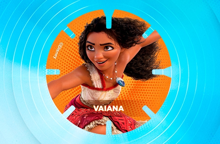 Afbeelding van Disney-personage Vaiana met gekruld haar en een tropische outfit, omringd door een oranje cirkel en blauwe achtergrond.