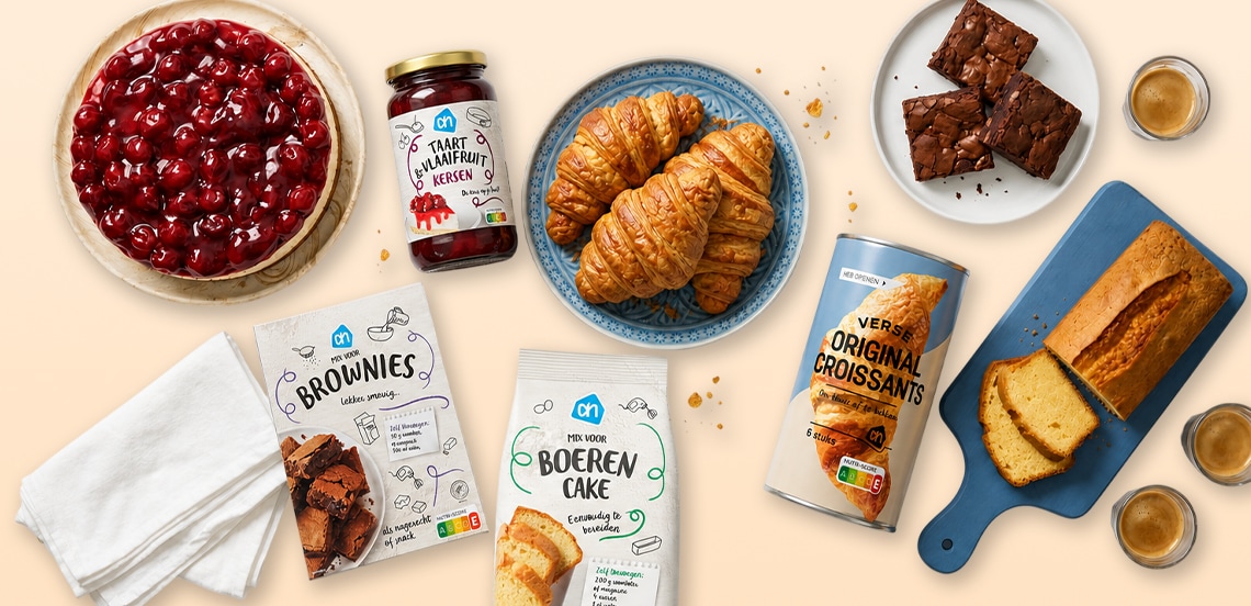 Verschillende bakproducten met een monchoutaart, croissantjes, brownies en cake.