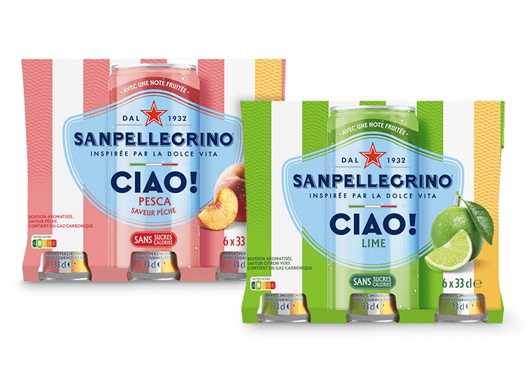 Twee multipacks Sanpellegrino Ciao! frisdrank, één met perziksmaak en één met limoen, beide zonder toegevoegde suikers, verpakt in kleurrijke dozen.