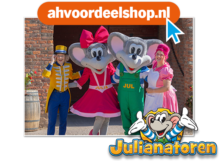Mascottes samen met twee entertainers in kleurrijke kostuums bij pretpark Julianatoren, met een verwijzing naar ahvoordeelshop.nl