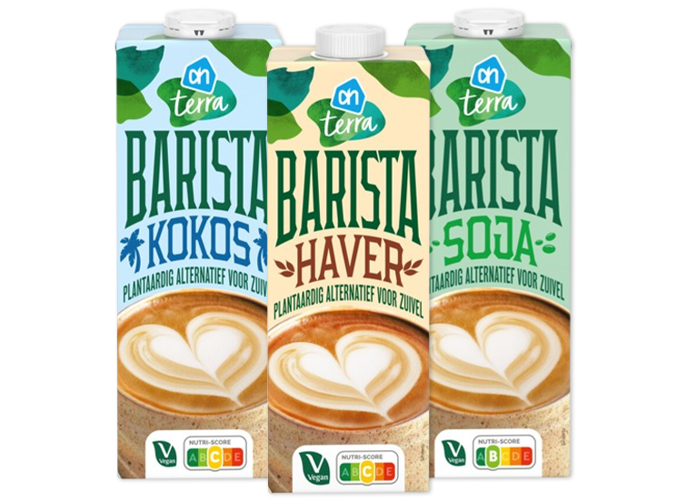 Drie pakken AH Terra Barista plantaardige alternatieven voor zuivel: kokos, haver en soja, geschikt voor veganisten.