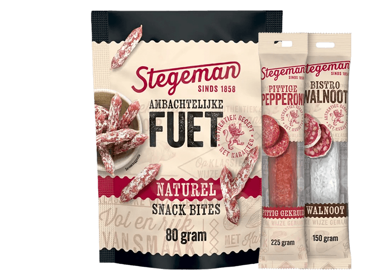 Stegeman ambachtelijke fuet naturel snack bites 80 gram, Stegeman pittige pepperoni 225 gram en Stegeman bistro walnoot 150 gram verpakt als vleeswaren snackproducten.