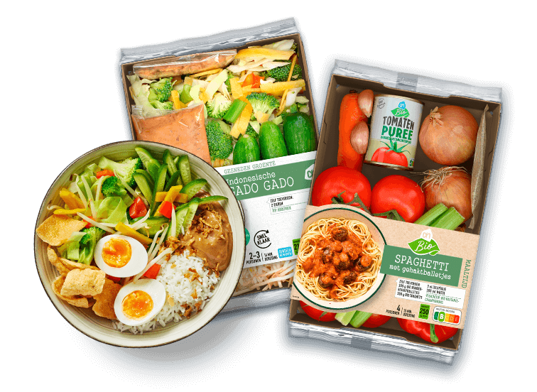 Gevarieerde maaltijdboxen van Albert Heijn met ingrediënten voor Indonesische gado gado en biologische spaghetti met gehaktballetjes, inclusief verse groente en maaltijdvoorbeelden.